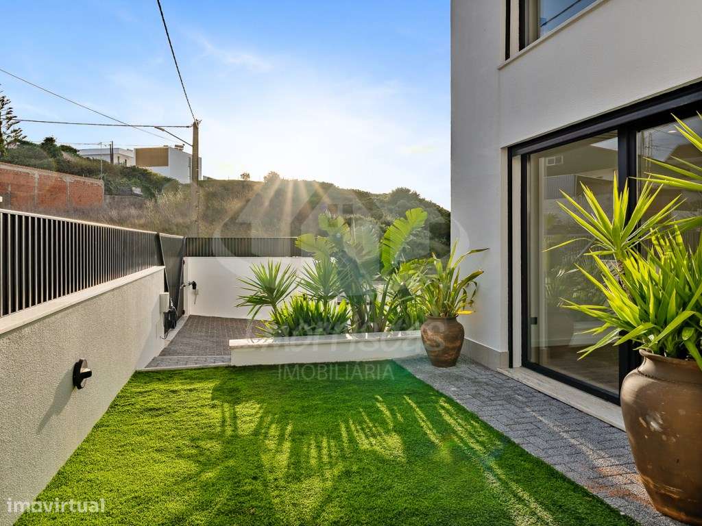 Moradia T4 com piscina e vista panorâmica em São João da Talha-33