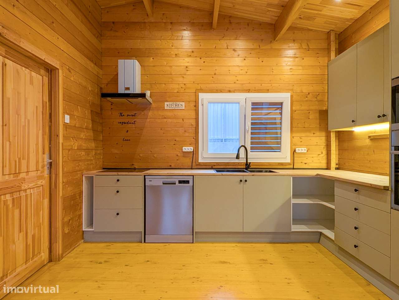 Terreno de 300 m² com moradia T4 em madeira – Charneca de Caparica-19