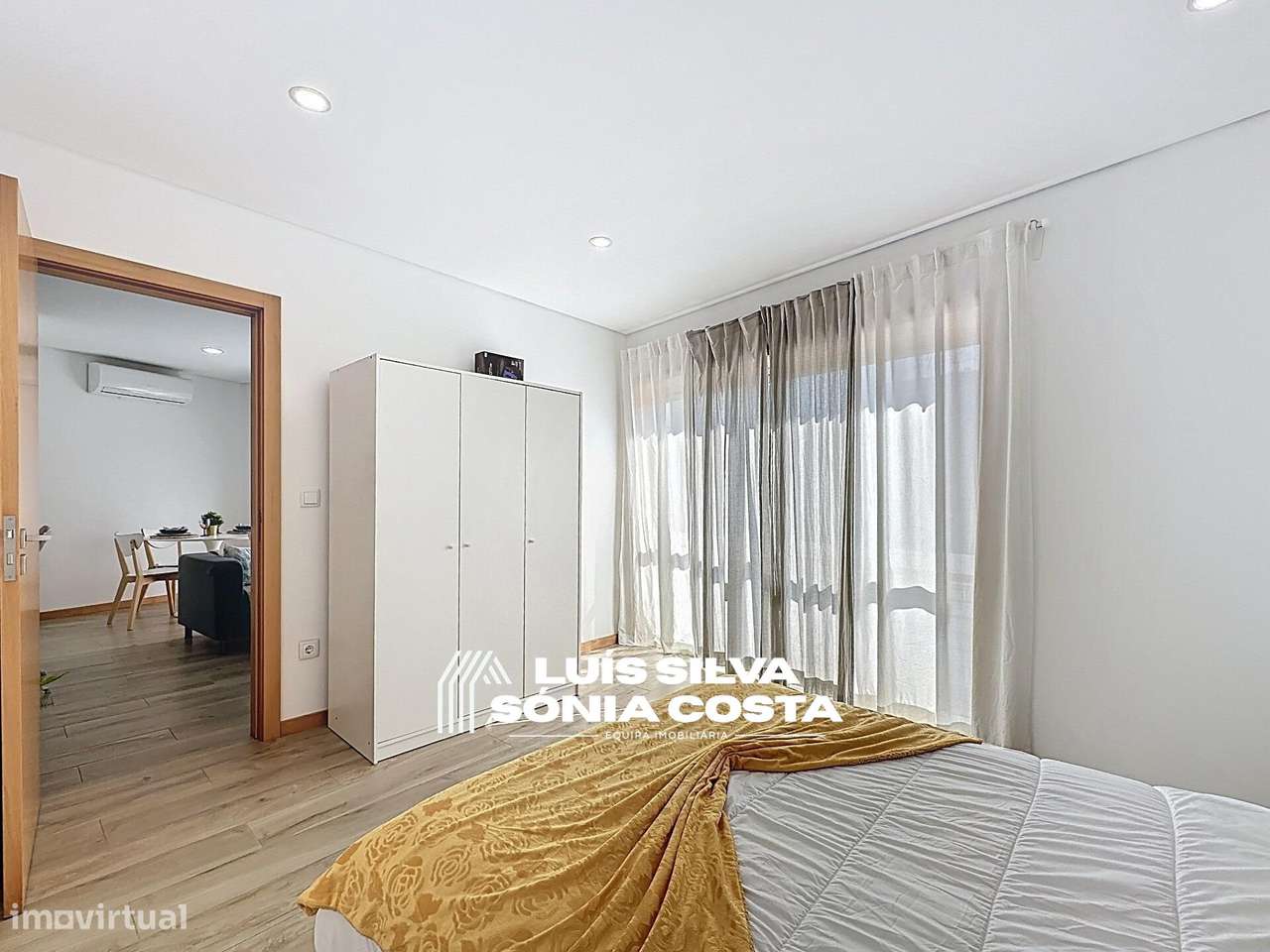 Loja transformada em Apartamento T1+1 Remodelado c/ 2 Varandas c/...-17