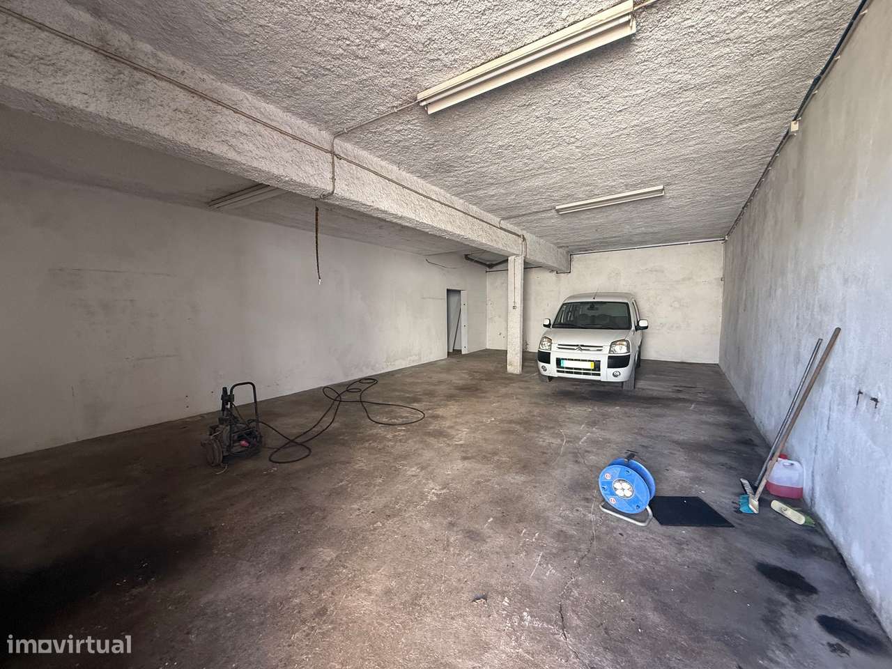 Quintinha com habitação, armazéns e terreno - Rio Maior-25