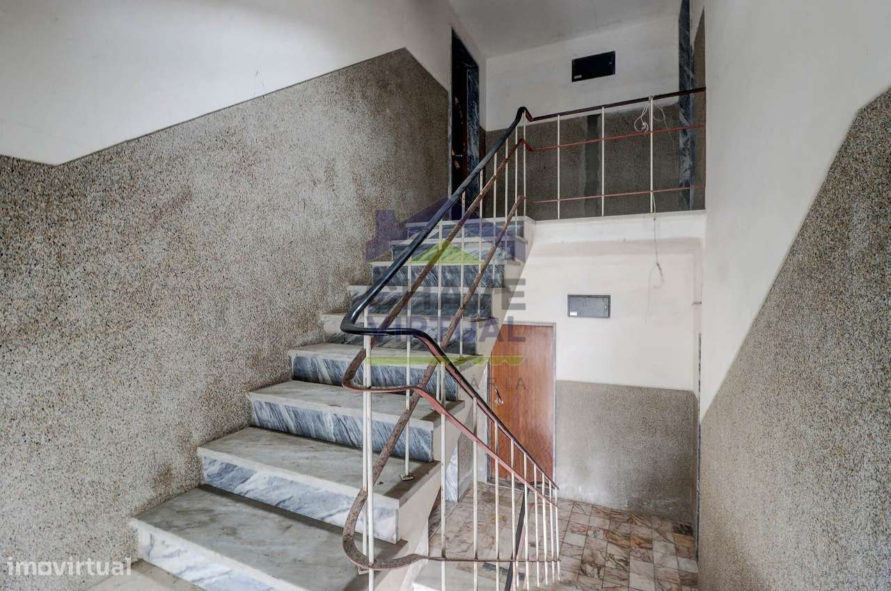 Moradia V4 com Quintal e Sõtão - Centro Bombarral-34