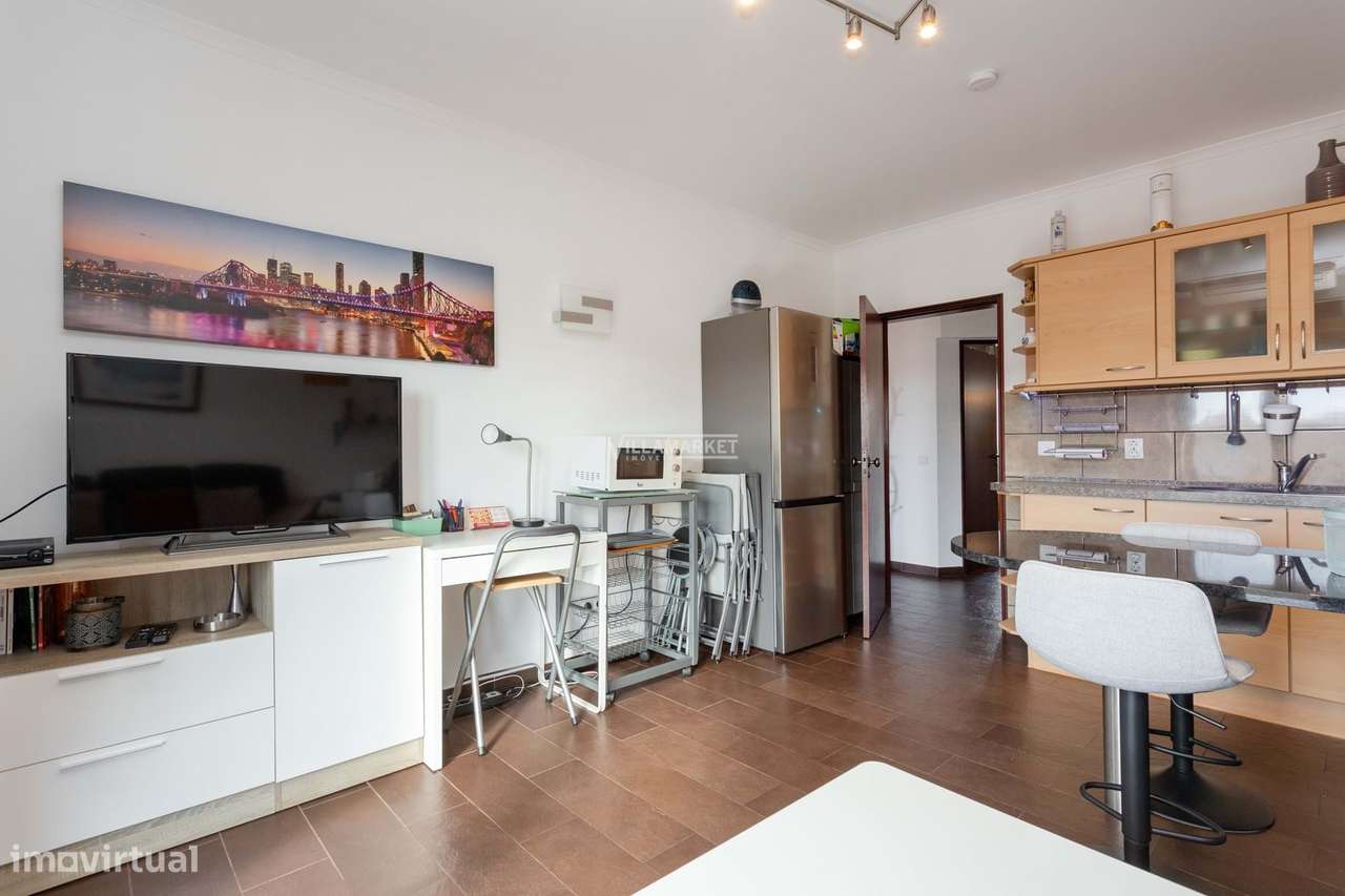 Apartamento T1 + 1 remodelado com parqueamento e arrecadação situado - Grande imagem: 4/18