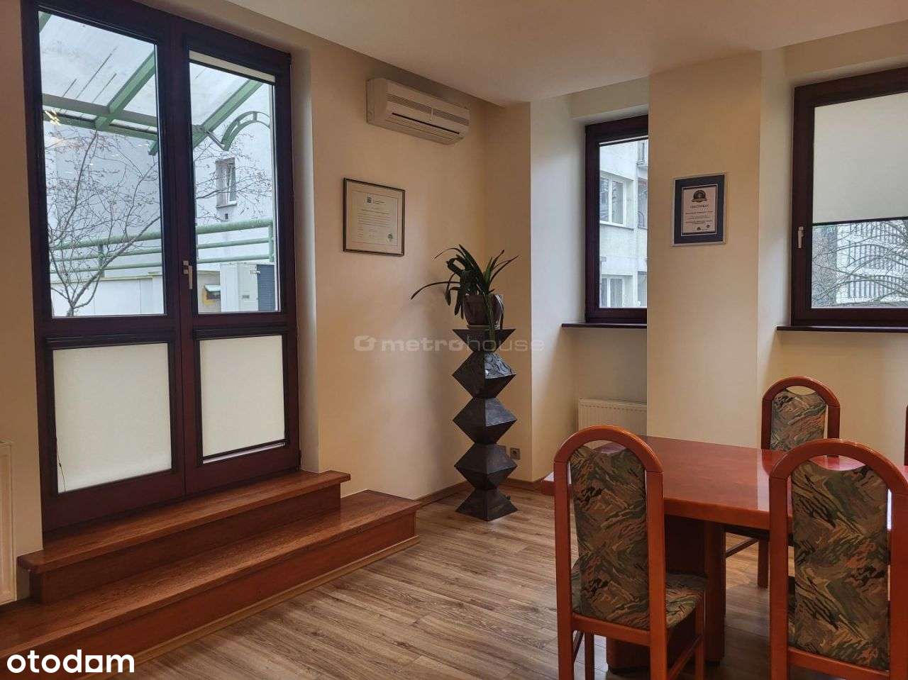 Do sprzedaży atrakcyjny lokal biurowo- usługowy-8