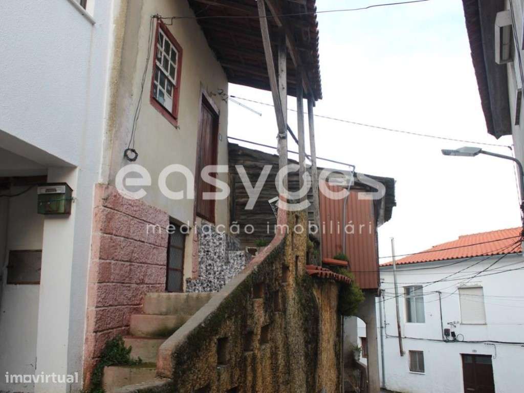 Moradia Tipologia T2 Unifamiliar inserida na vila do Tortosendo - Grande imagem: 1/13