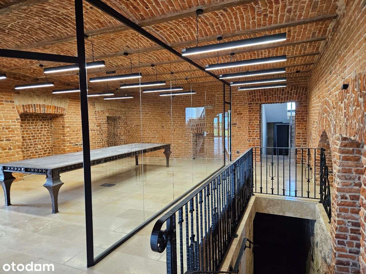 Nowoczesny budynek na sprzedaż/wynajem-8