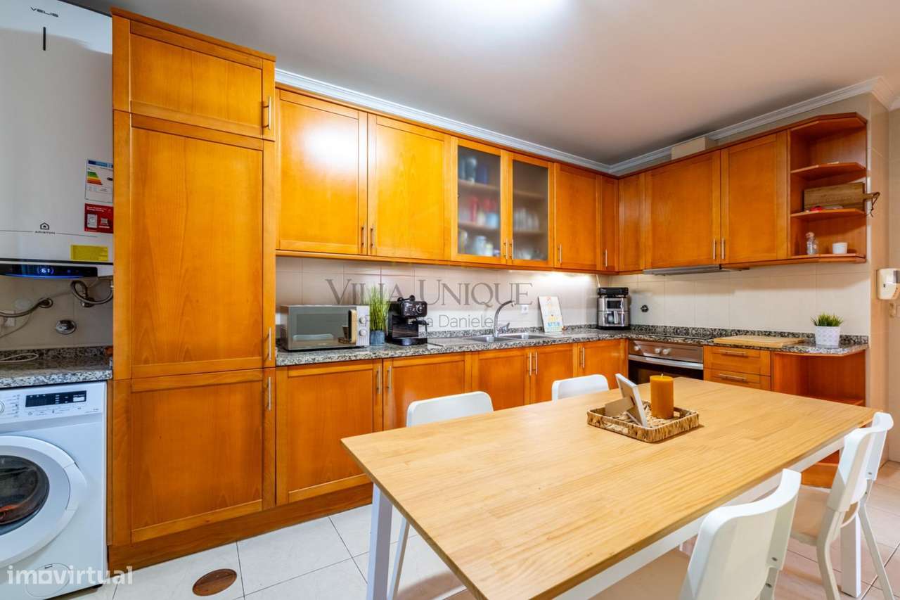 Apartamento T3 com Varanda e Garagem na cave para 2 carros em Fornos-12