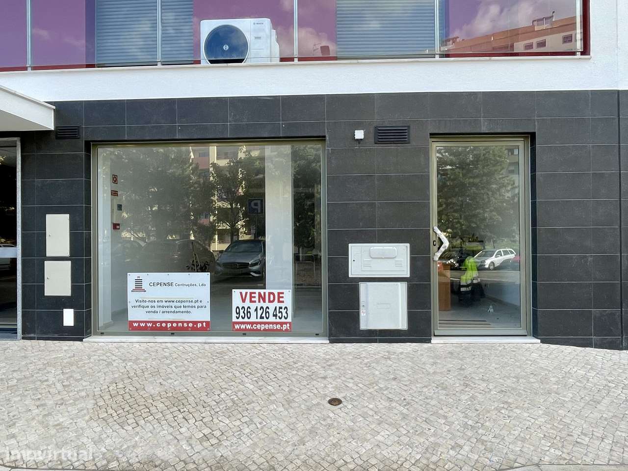 Loja c/ Box Tripla e 2 Parqueamentos - Póvoa de Santa Iria-16