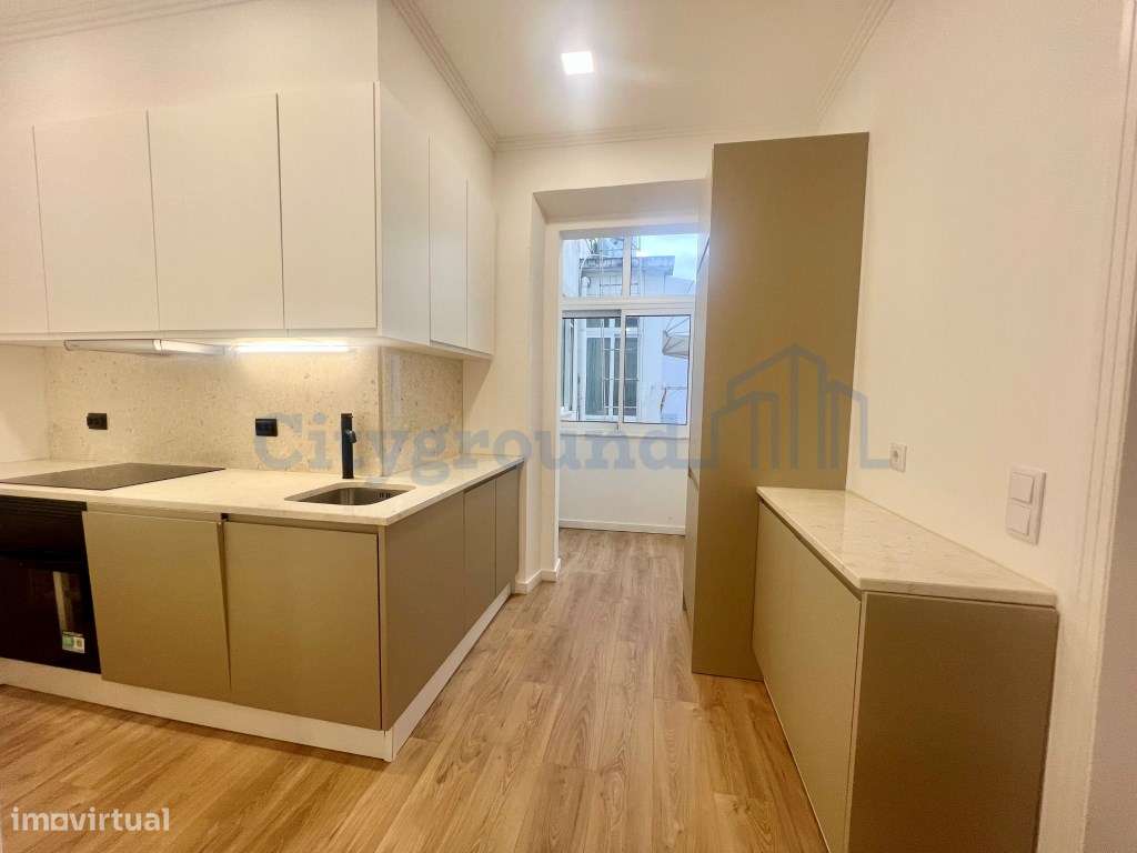 T2 totalmente renovado com excelente luminosidade e vista lateral p...-10