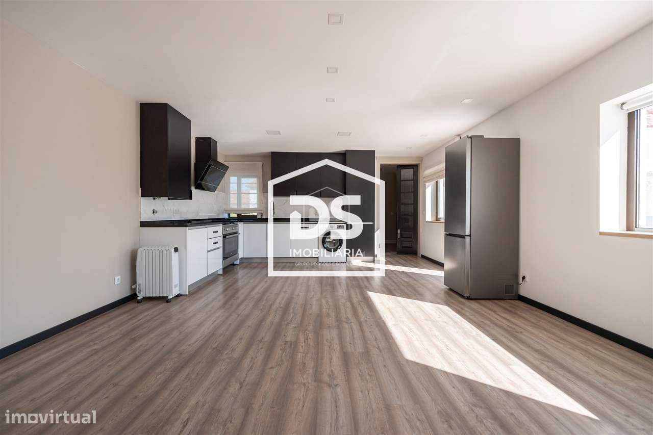 Moradia T4 + T1 com amplo terreno e espaços de lazer em Juncal, Porto-12