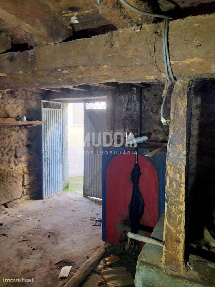 Duas moradias e uma garagem para venda em Gouveia-34