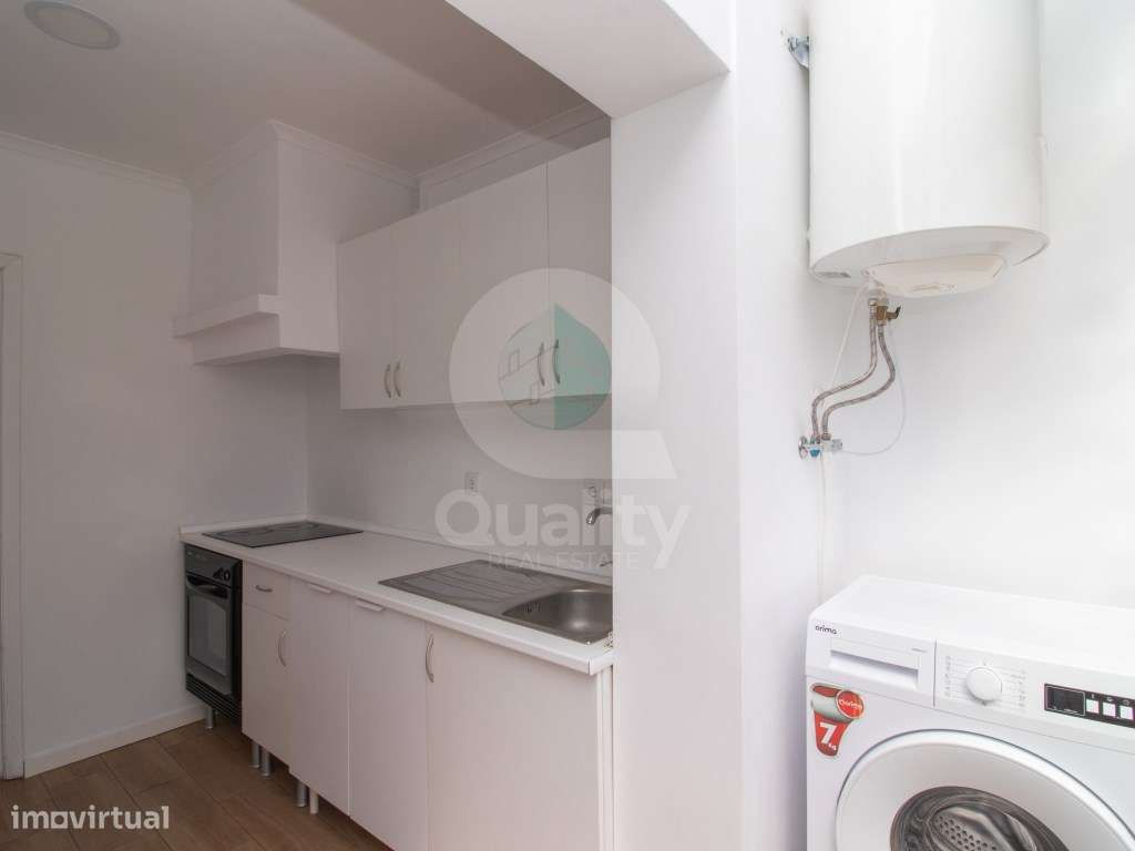 T1+1 Remodelado com Varanda e aproveitamento Sótão - Baixa da Banheira-10