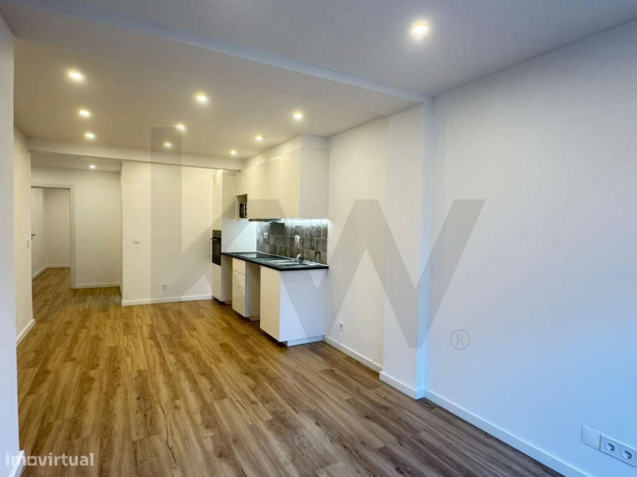 T2 com Pátio Privativo nas Mercês – O Seu Refúgio ao Ar Livre-7