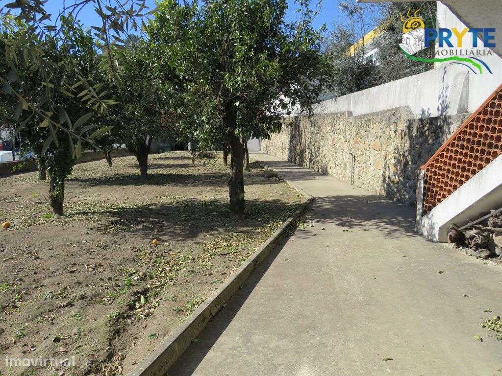 Moradia de tipologia T4 situada em Figueiró dos Vinhos-10