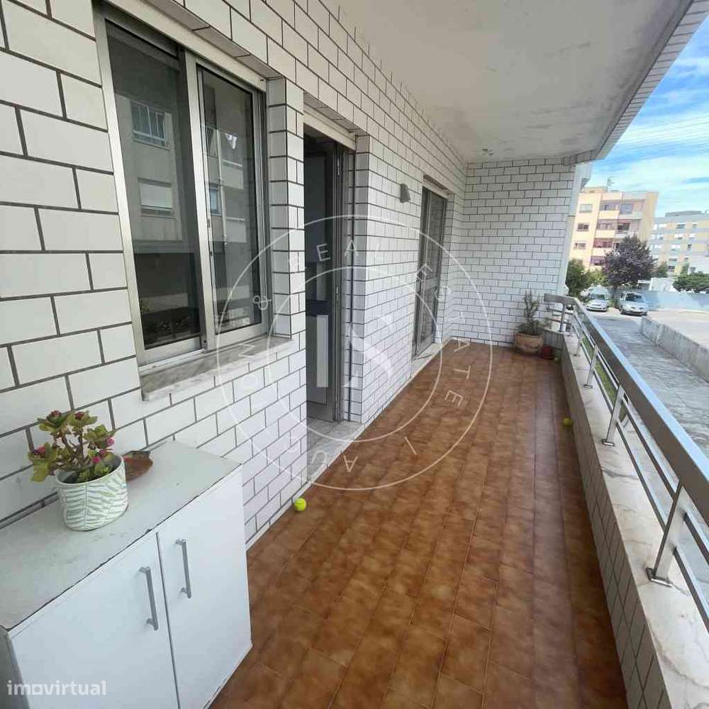 Apartamento T2 com Garagem e Arrumos | Urb. dos Altos | Cidade da Maia-9