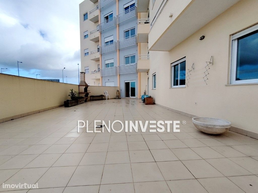 Apartamento T4 com terraço no Montijo