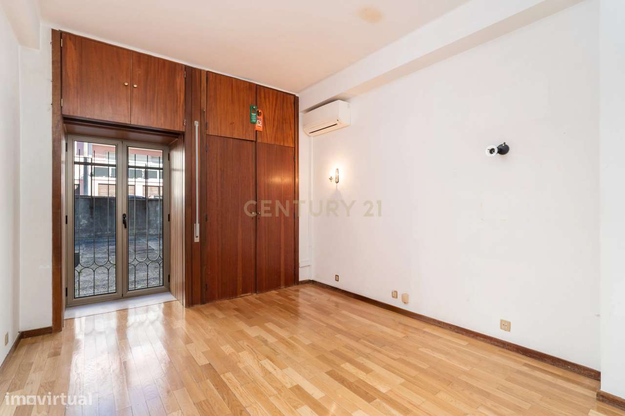 T6 com terraço de 150 m² em Celas-19
