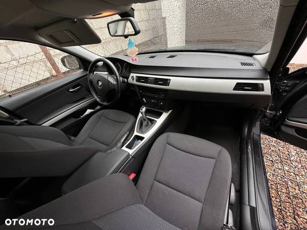 BMW Seria 3 318i - 8