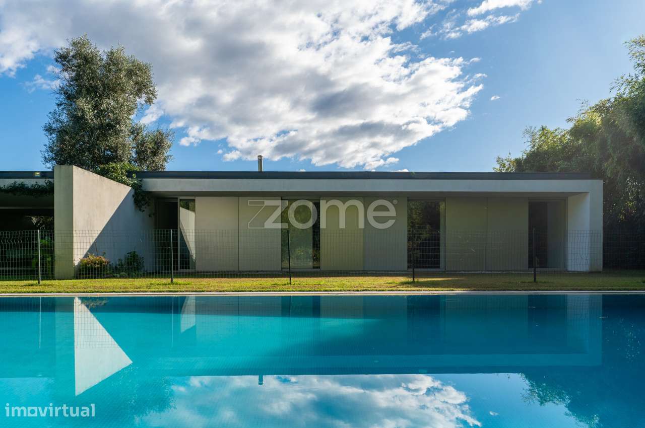 Espaçosa moradia térrea T6+1 com piscina e jardim privativo em V N F - Grande imagem: 5/60