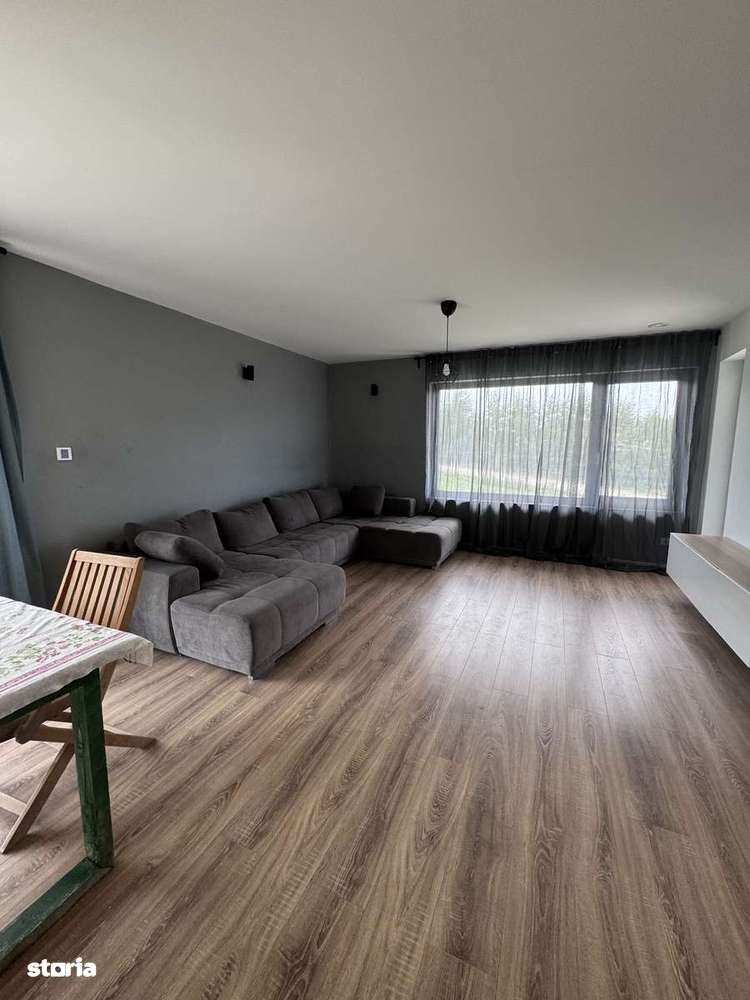 Casă modernă la marginea pădurii - Imagine principală: 4/13