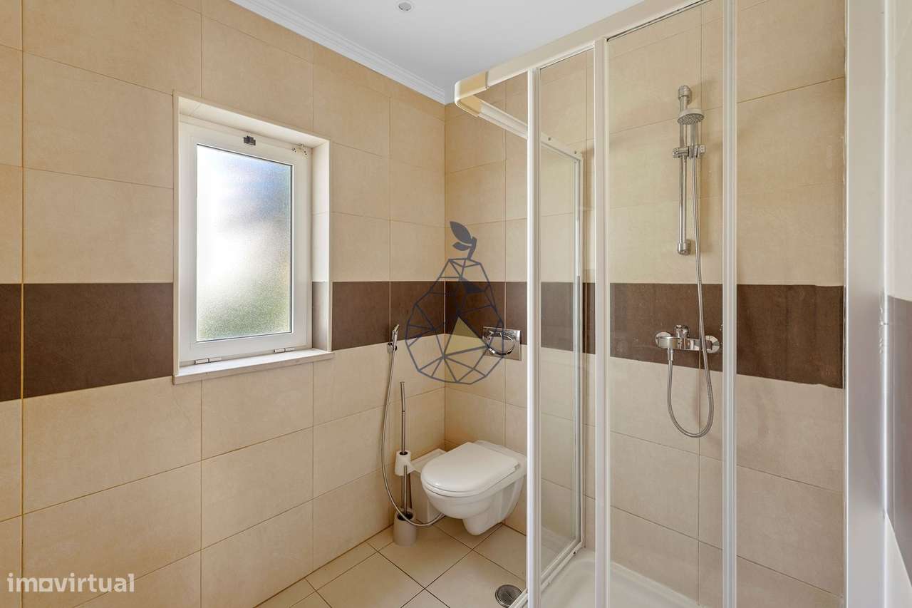 Moradia T5 com Piscina Privada, Jardim e 5 Suites em Montechoro, Albuf-50