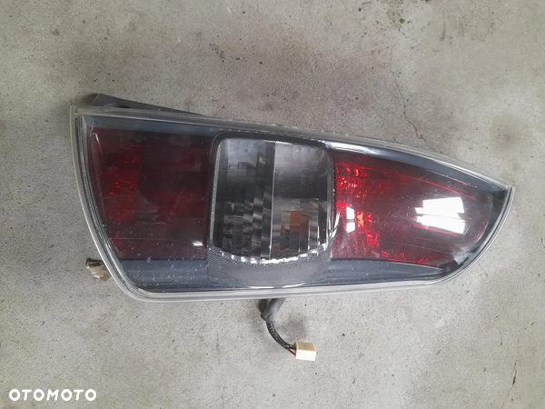 lampa tył prawa tylna  Daihatsu Sirion II  Subaru Justy IV  Europa - 4