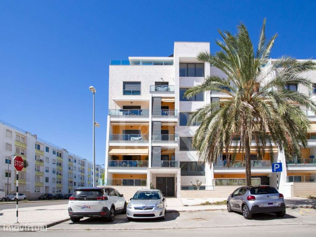 Apartamento T4 duplex com terraço e garagem no Montijo-51