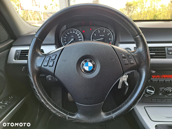 BMW Seria 3 318i - 27