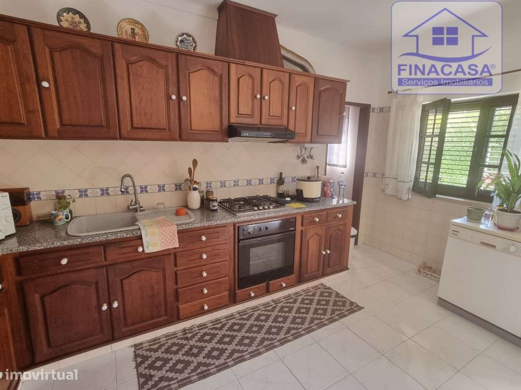 Moradia T4 isolada inserida em terreno com 5000m2 - Camarral (Palmela)-8