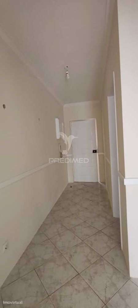 T1 MAGOITO COM VARANDA E PARQUEAMENTO - Grande imagem: 5/35