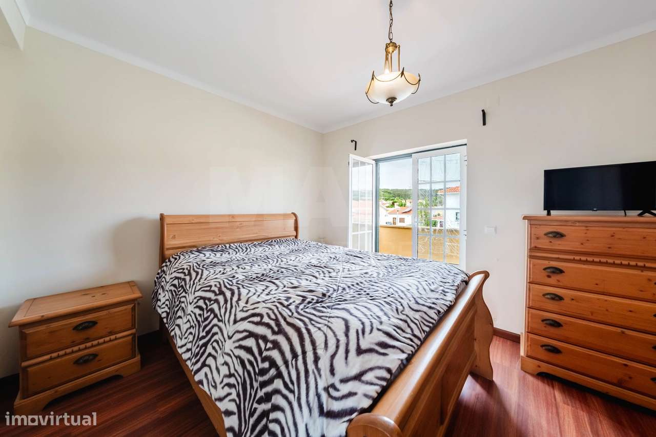 Moradia T4 com Charme em Olho Marinho | 260m² | Lote 734m²-37