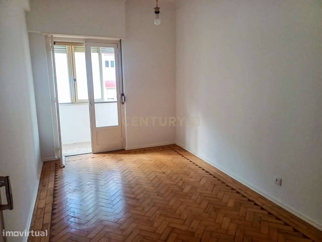 Apartamento T2, recentemente renovado,  no Lumiar Lisboa-12