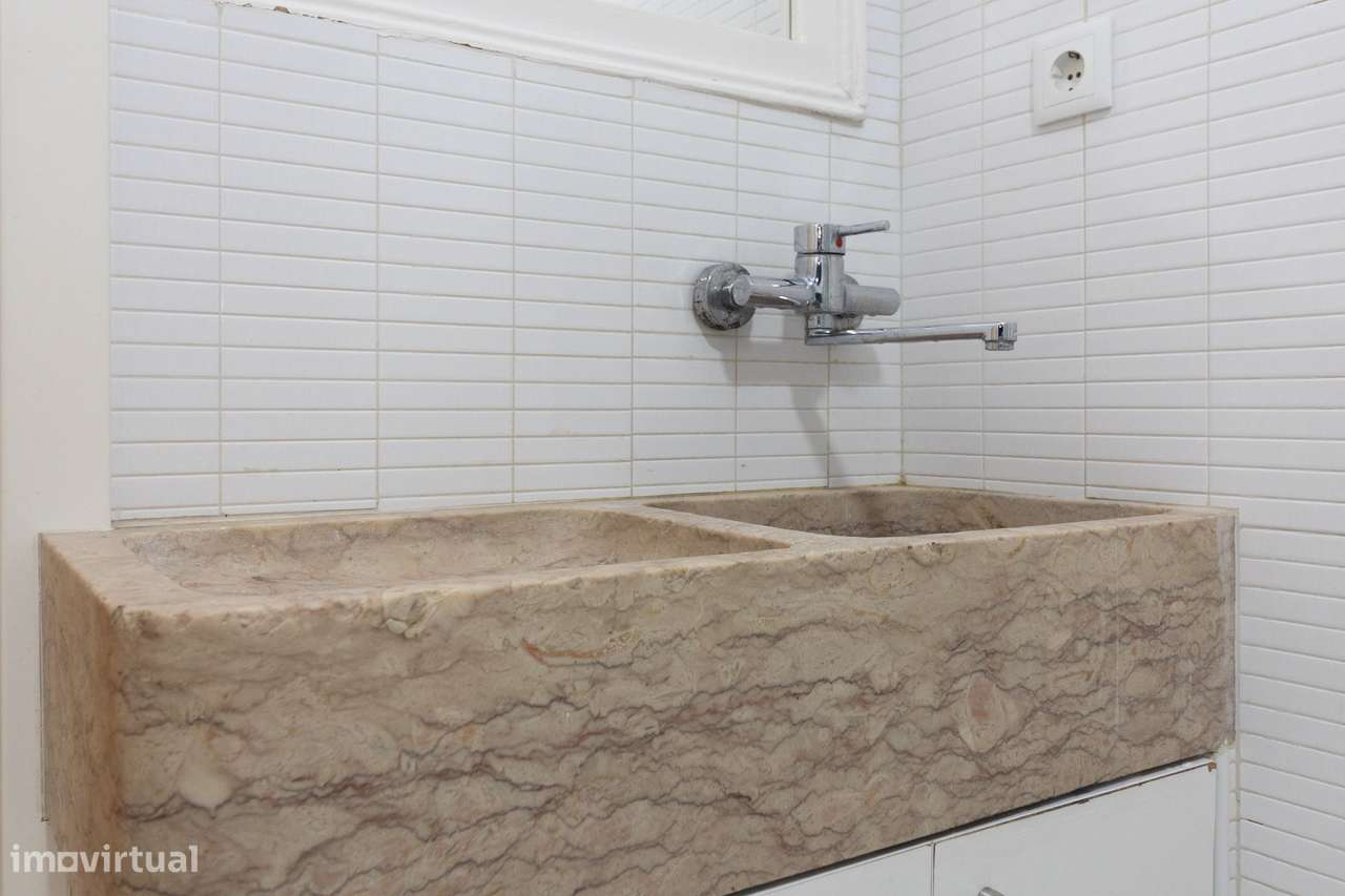 T0 na travessa do poço dos Negros - Grande imagem: 5/22