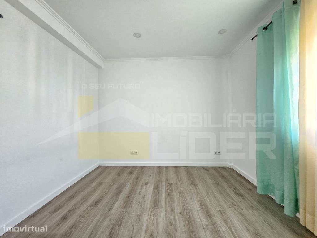 Oferta de Verão oferecemos a escritura 
Excelente Apartamento T3 m...-11