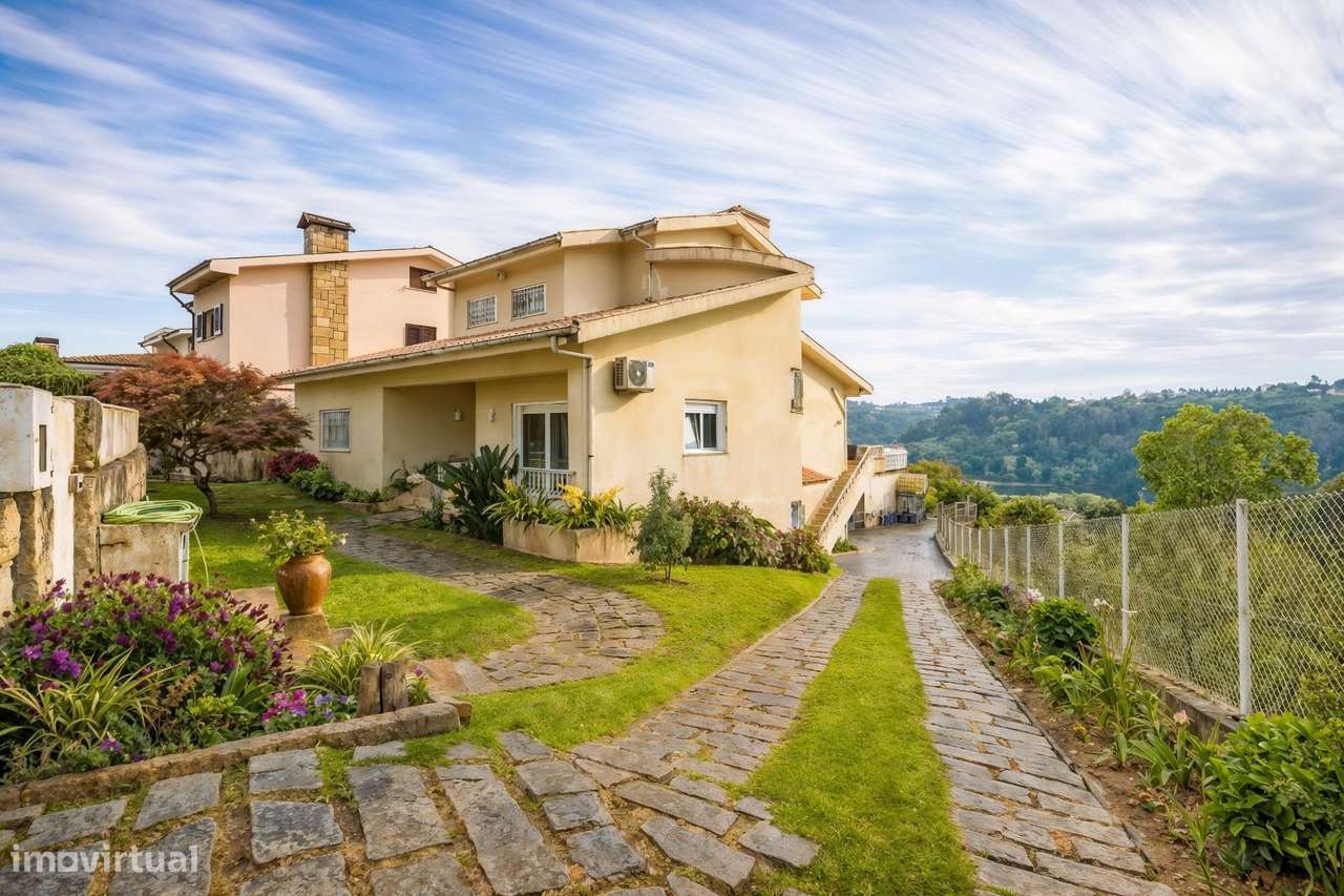 Moradia Independente T5 | Jovim (Atães) | Vista Panorâmica Rio Douro-0