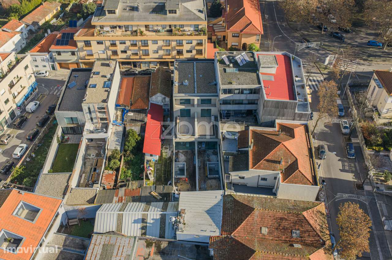 MORADIA T4 "VILLAS MEARIM" NA RUA CONDE ALTO MEARIM EM MATOSINHOS SUL - Grande imagem: 3/30