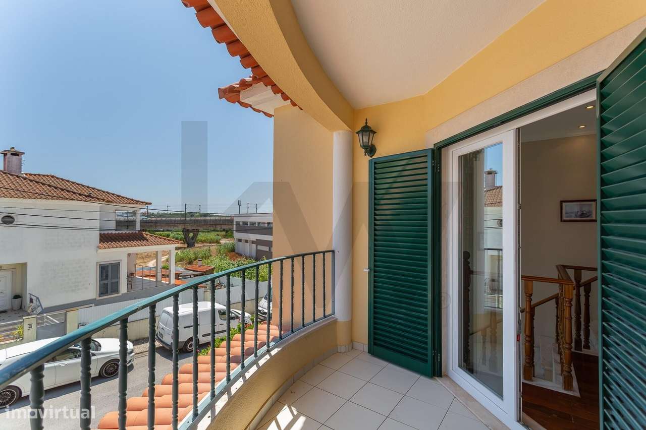 Moradia Isolada | 5 Quartos, Jardim, Garagem para 4 Carros-49