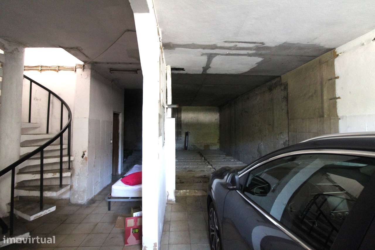 Excelente Loja com 2 Pisos – Zona Central-4