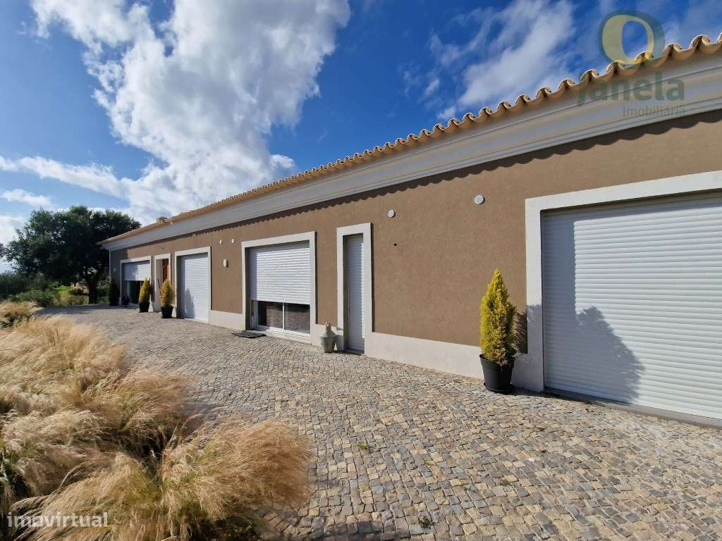 Distinta propriedade em lote de 7400 m2, perto de Faro - Grande imagem: 2/18