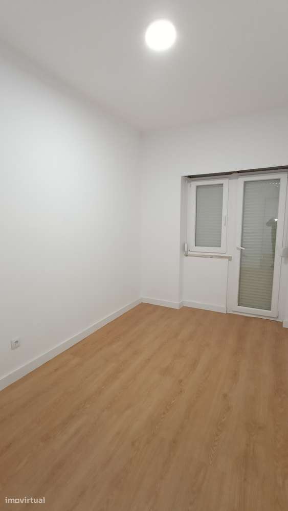 T3 c/ 3 frentes, localizado no Montijo, c/ 3 varandas - remodelado-17