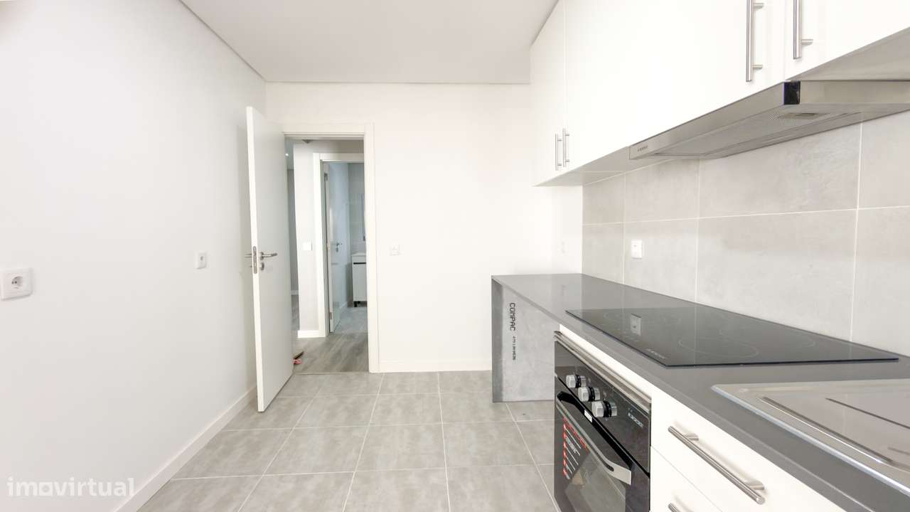 T2+1 renovado com área exterior no Feijó-6