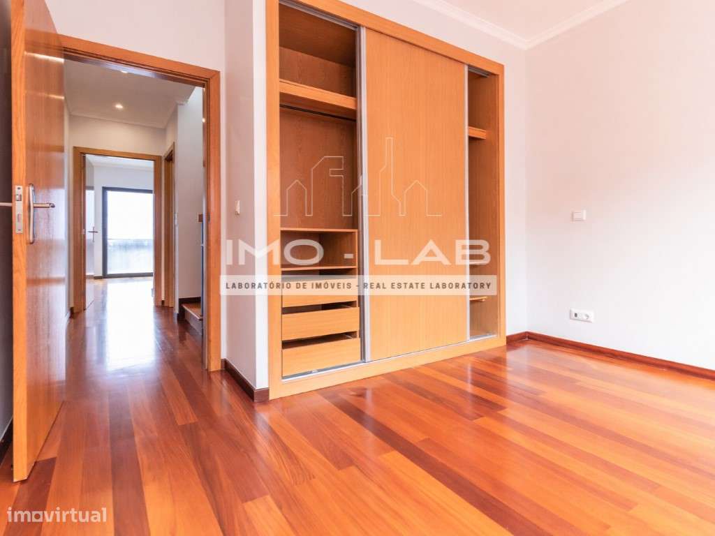 Moradia T2+1 - Câmara de Lobos - Vista Mar e Vista Montanha-17