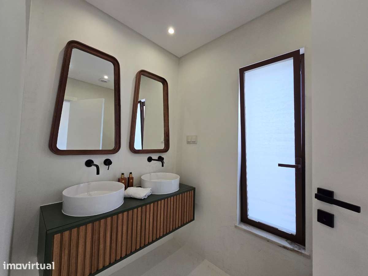 Moradia T4 com garagem baixa de Faro-10