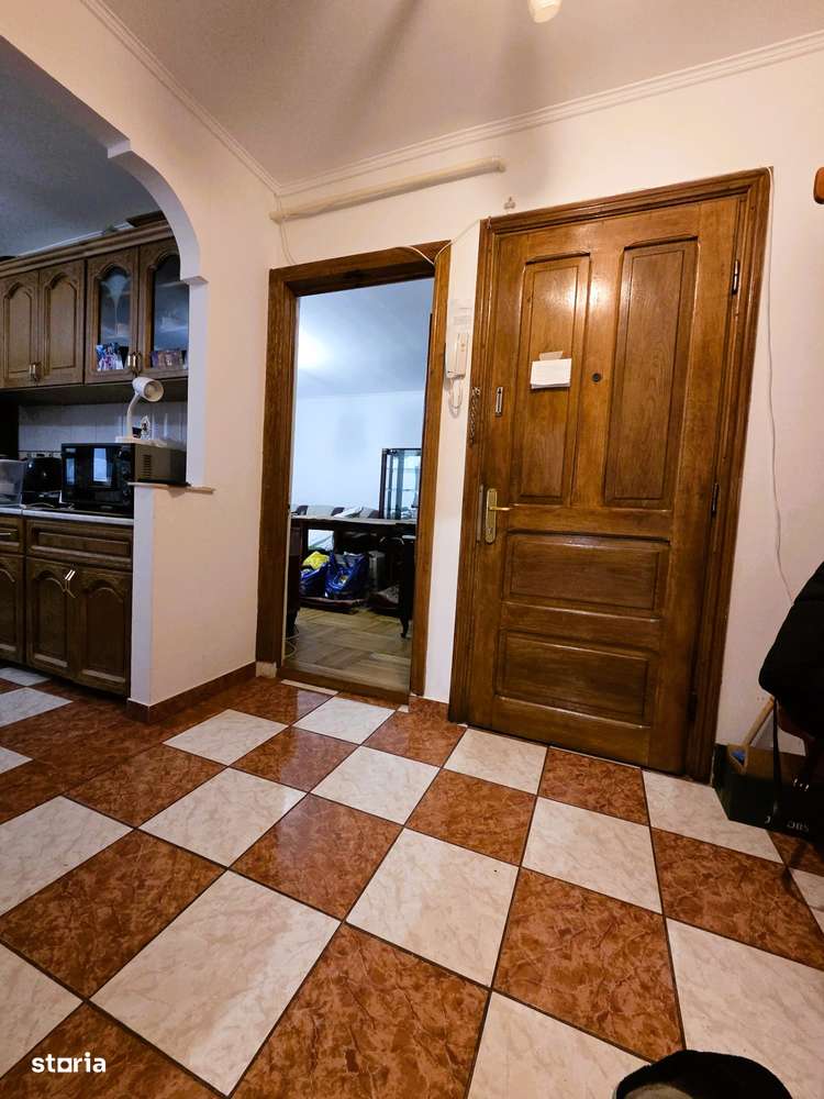 Apartament -3 camere str PODGORIILOR -etajul 2-5