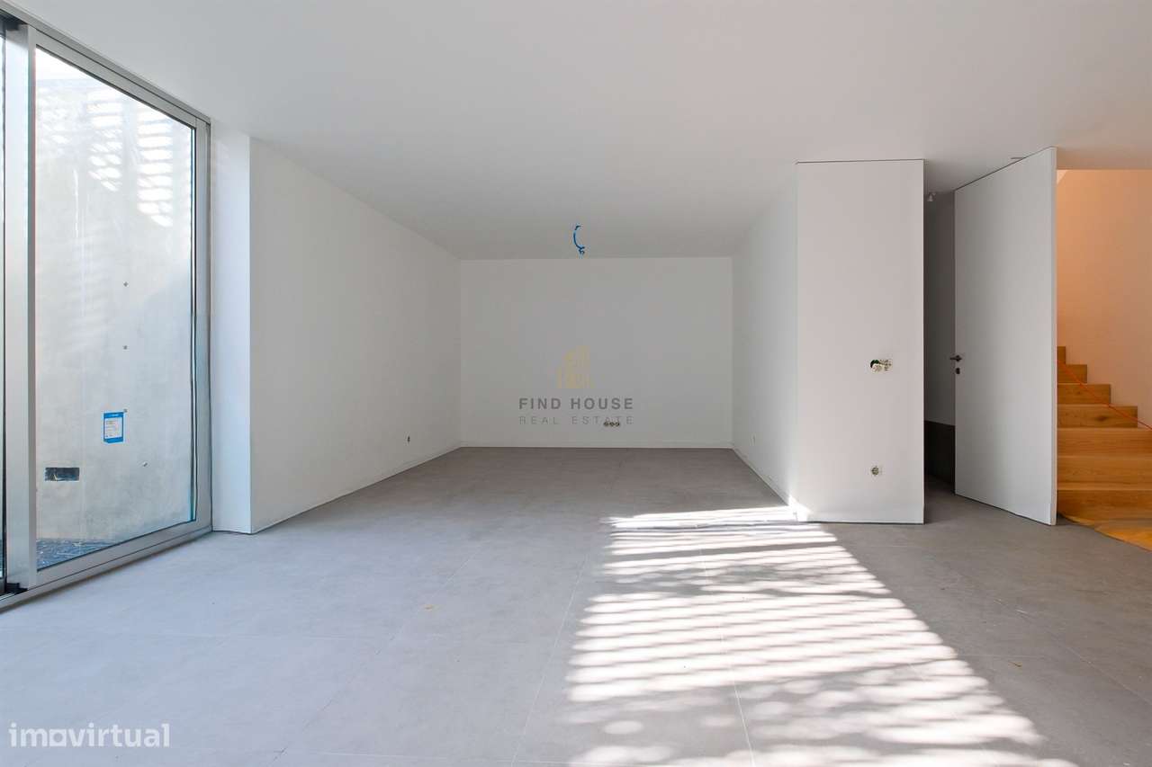 Moradia Isolada T4 com jardim e Garagem Box em Tires, São Domingos de-36