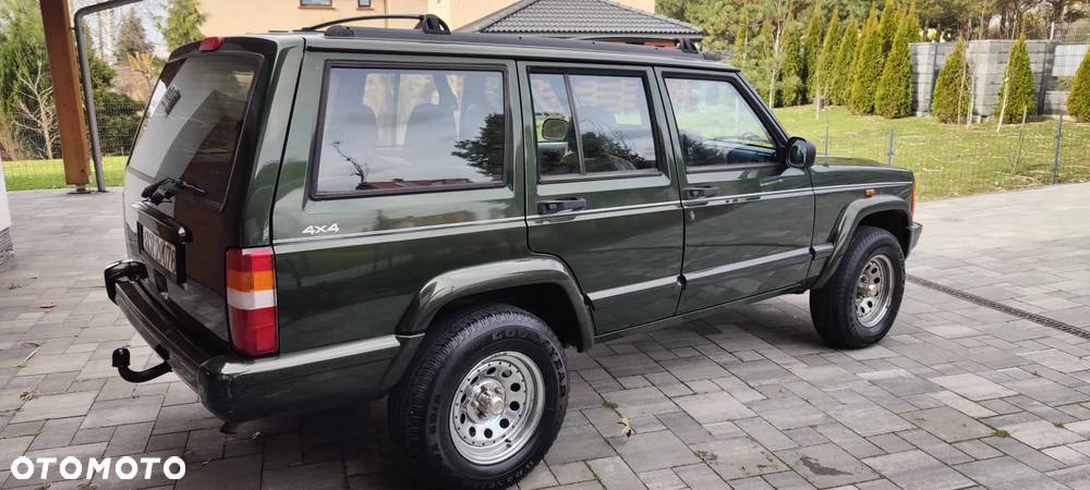 Jeep Cherokee 4.0 Limited - 29