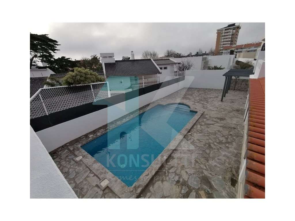 Moradia T4 de Charme em São Pedro do Estoril para Arrendamento - Grande imagem: 4/49