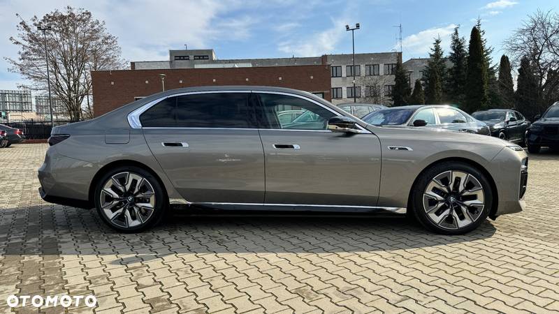 BMW Seria 7 M760e PHEV xDrive sport - 5