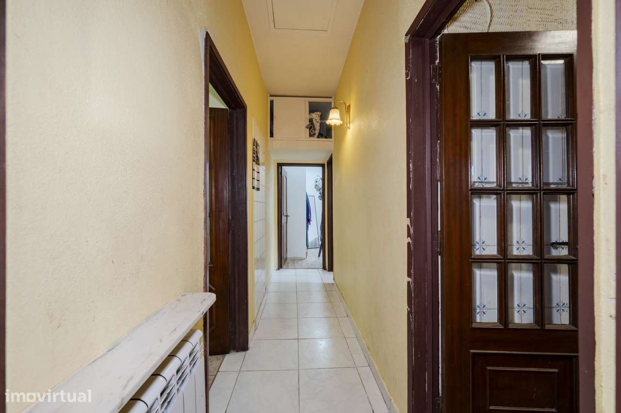 Moradia T2 para venda na Rua dos Emigrantes, Nogueira, Braga-10