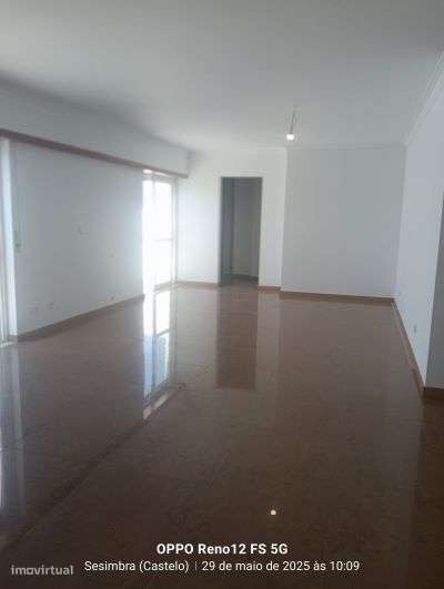 Moradia T4, localizada na zona da Cotovia, em Sesimbra-11