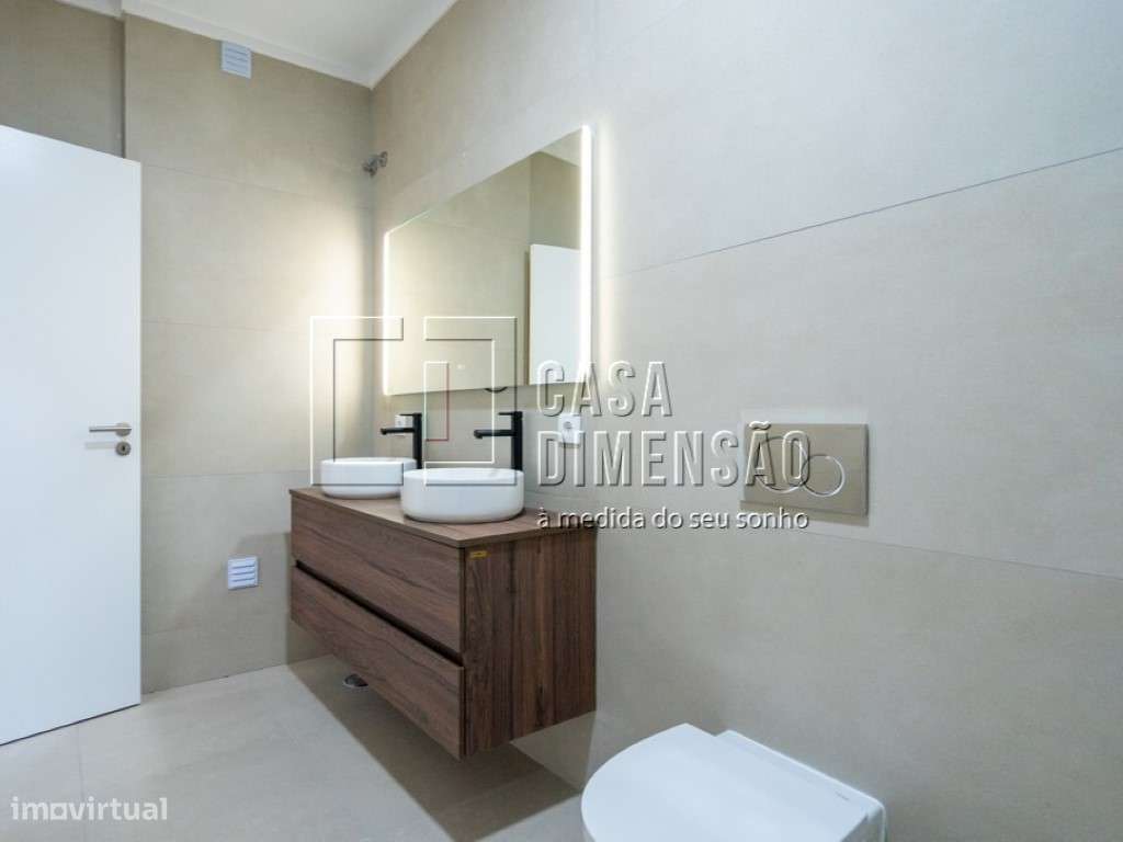 Apartamento de tipologia T3 com varanda, mobilado e equipado em Ben...-37